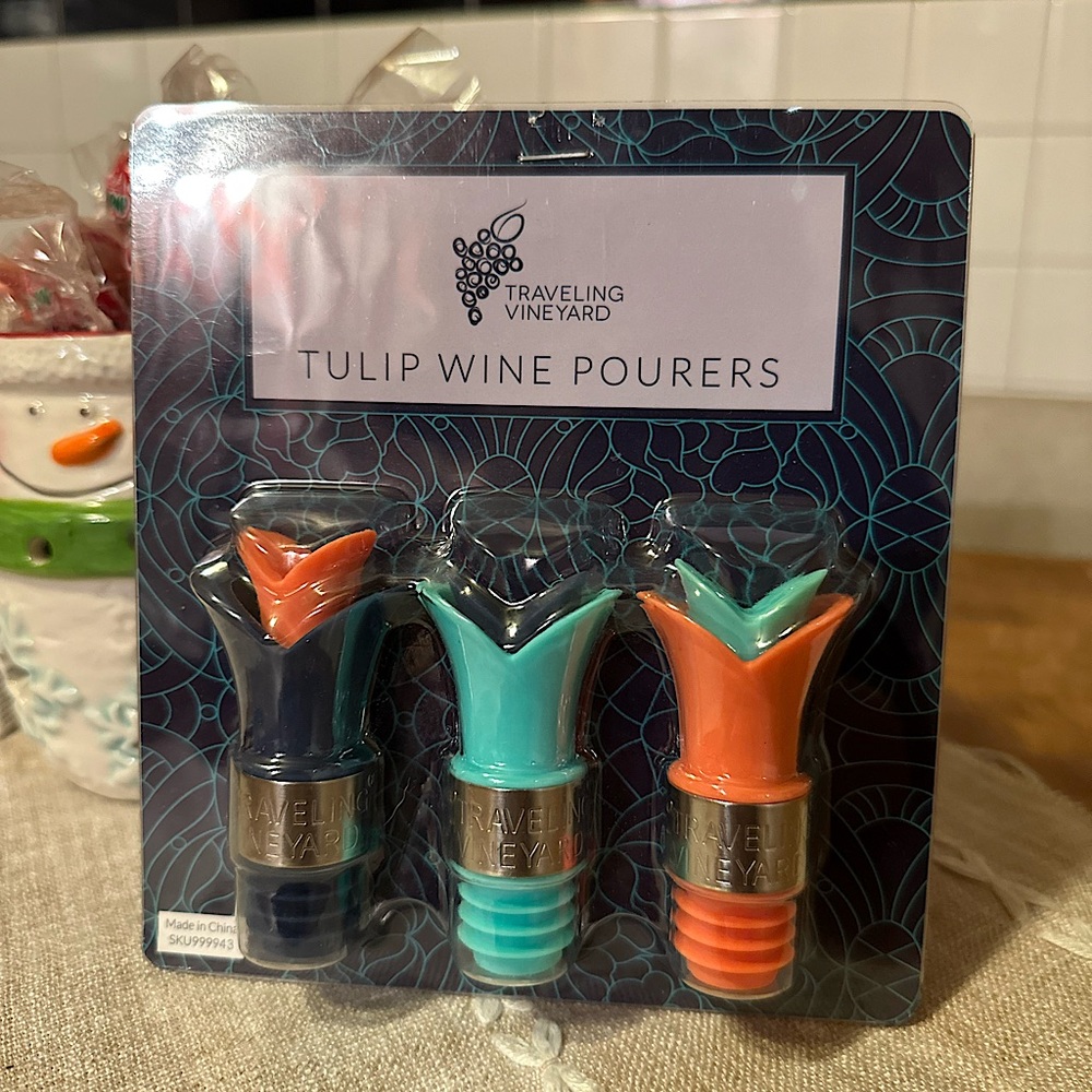 The Traveling Vineyard Tulip Wine Pourers